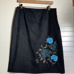 Women’s size 12 Alfani faux suede knee length skirt‎ with gorgeous floral accent